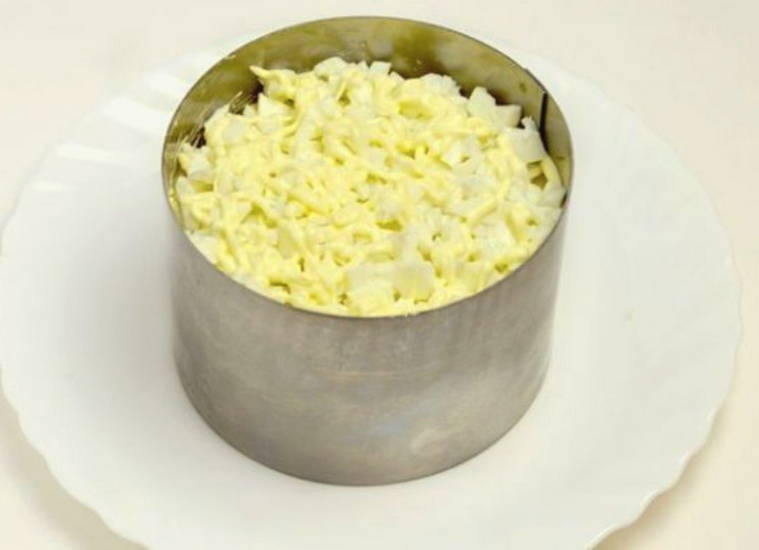 Салат с вареным кальмаром