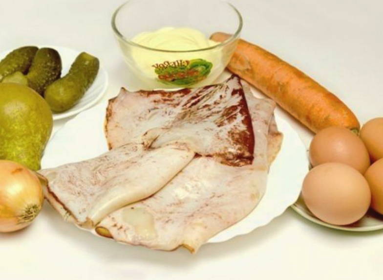 Салат с вареным кальмаром