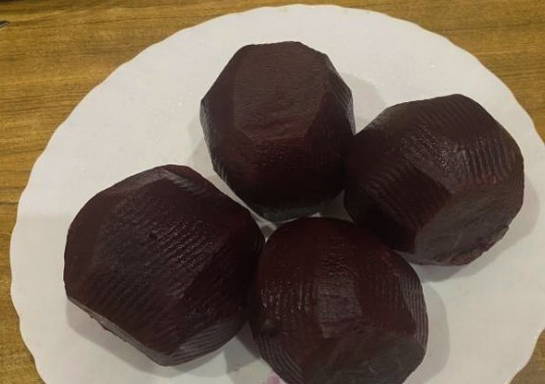 Салат с вареной свеклой и чесноком
