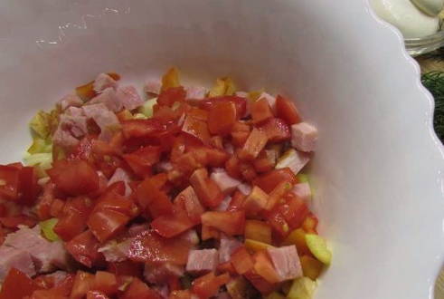 Салат с ветчиной и макаронами