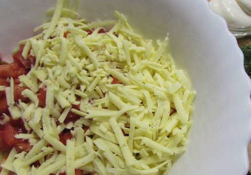 Салат с ветчиной и макаронами
