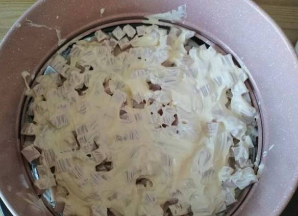 Салат с ветчиной, жареными грибами и сыром
