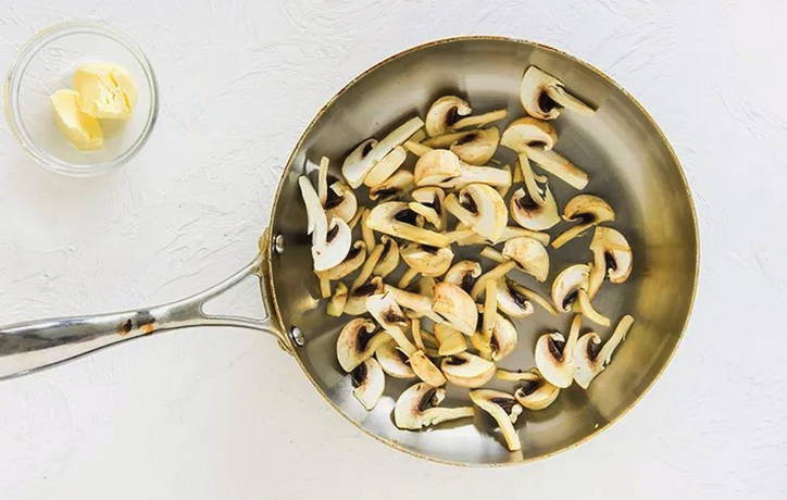 Салат с вареной курицей и шампиньонами