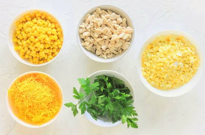 Салат с вареной курицей и шампиньонами