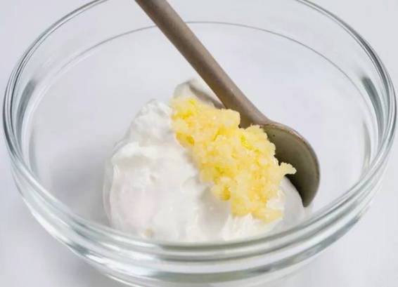 Салат с вареной курицей и фасолью