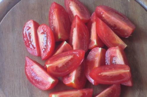 Салат с вареной курицей, сыром и яйцом