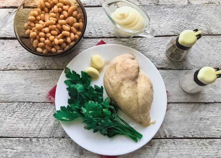 Салат «Наполи» с фасолью и курицей Салат «Наполи» с фасолью и курицей