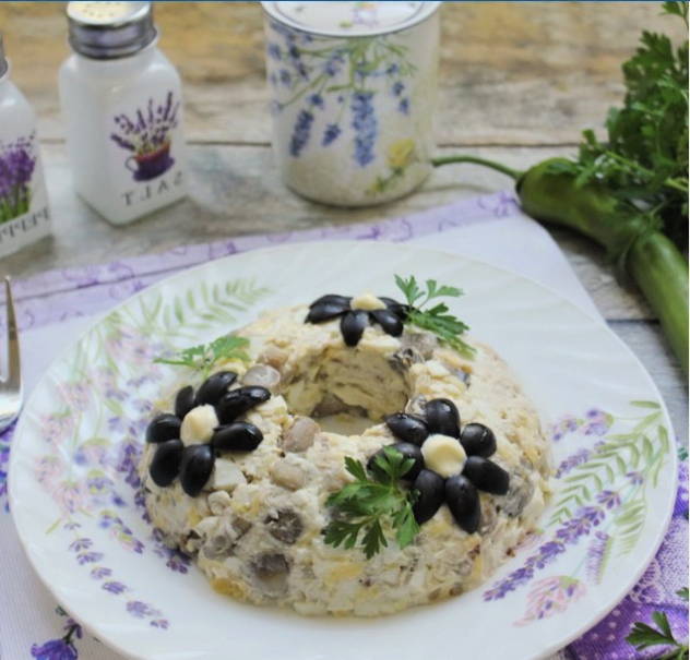 Салат «Леший» с грибами и курицей
