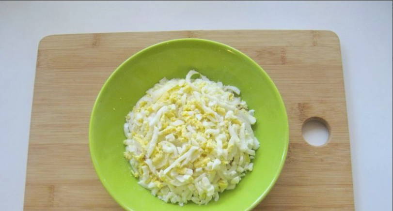 Салат «Мужские слезы» с курицей и маринованным луком Салат «Мужские слезы» с курицей и маринованным луком