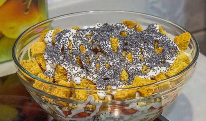 Салат «Маковое поле» с копченой курицей