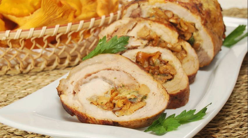 Мясной рулет с грибами и сыром в духовке