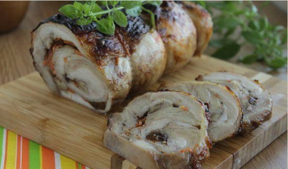 Куриный рулет с черносливом и грецкими орехами в духовке