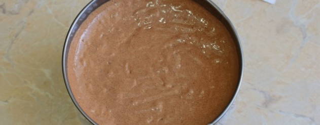 Шоколадный торт с вишней и творожным кремом
