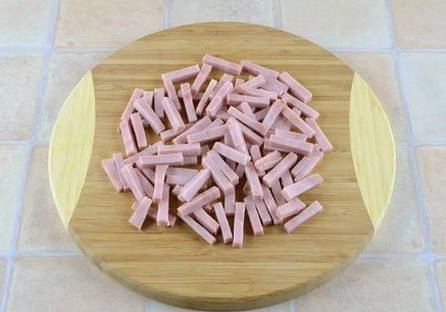 Салат «Мужская мечта» с ветчиной и маринованными опятами