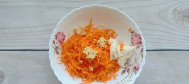 Слоеный салат «Монах» с курицей