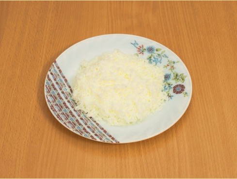 Салат «Морская жемчужина» с креветками, кальмарами и красной икрой