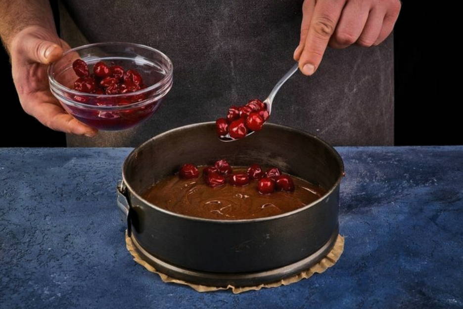 Торт с вишней и творожным кремом
