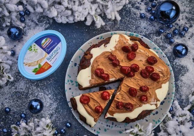 Торт с вишней и творожным кремом