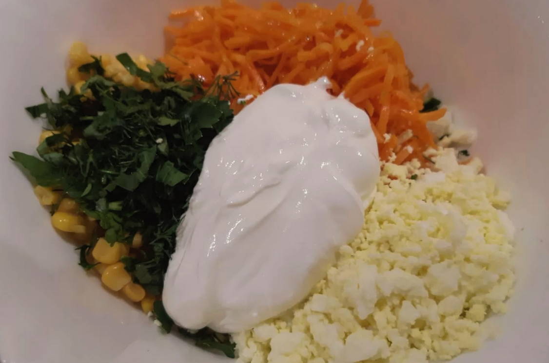 Салат с ветчиной, кукурузой и корейской морковью