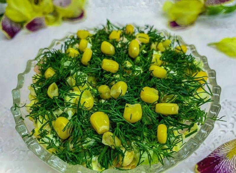 Салат с вареной колбасой, свежим огурцом и яйцом Салат с вареной колбасой, свежим огурцом и яйцом