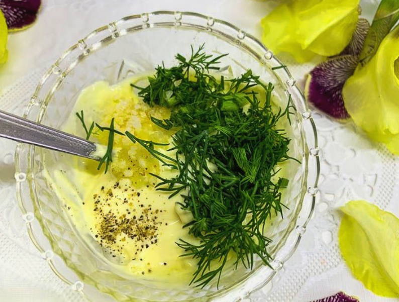 Салат с вареной колбасой, свежим огурцом и яйцом Салат с вареной колбасой, свежим огурцом и яйцом
