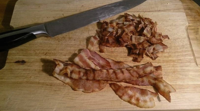 Салат с ветчиной, грибами и маринованными огурцами