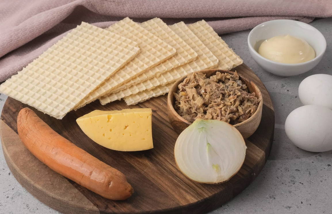 Салат с вафельными коржами