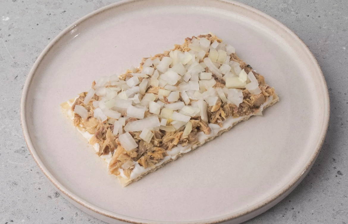 Салат с вафельными коржами