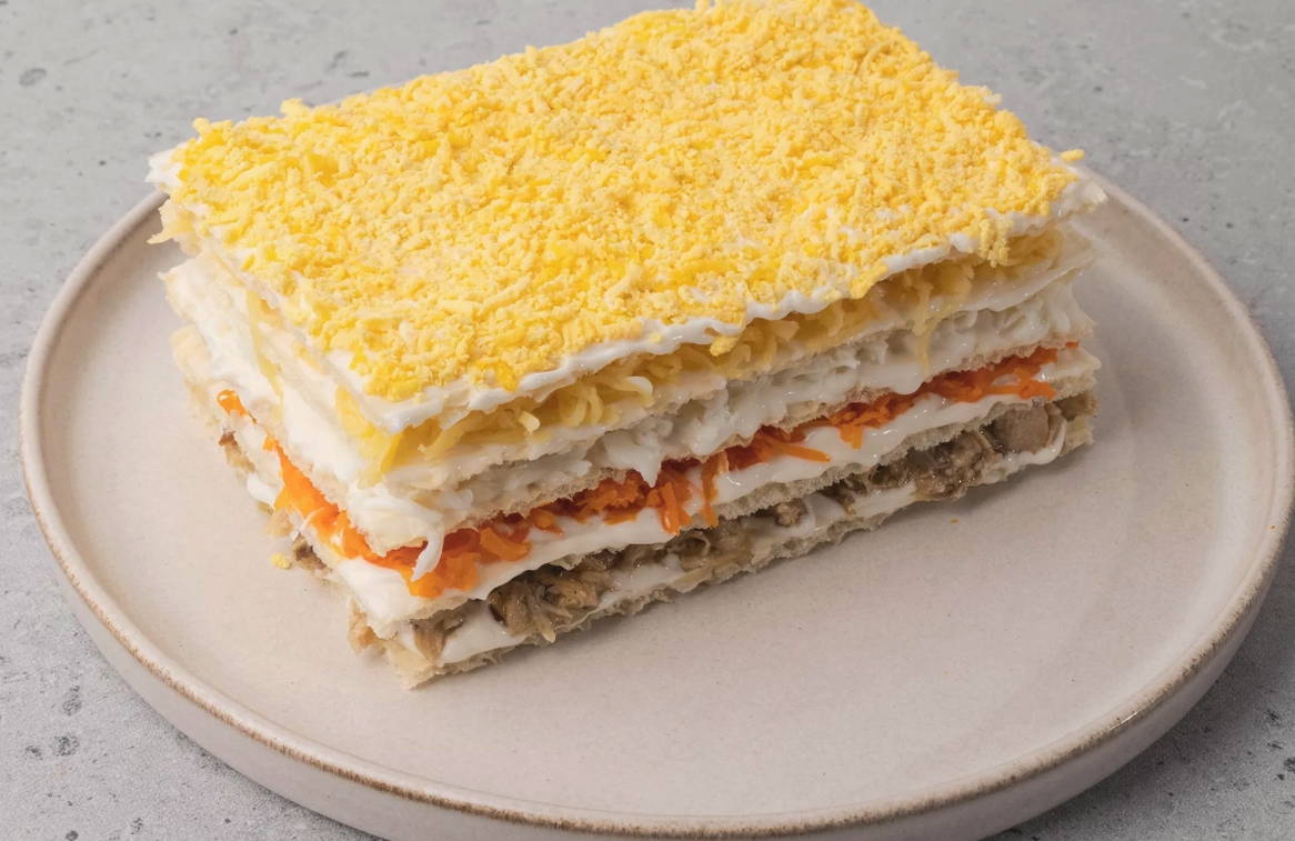 Салат с вафельными коржами