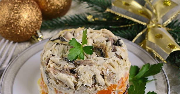Салат с вареной скумбрией Салат с вареной скумбрией