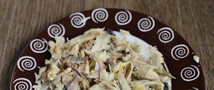 Салат с вареной скумбрией Салат с вареной скумбрией
