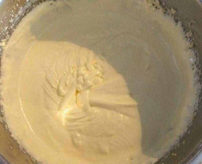 Торт с черносливом и сметанным кремом Торт с черносливом и сметанным кремом