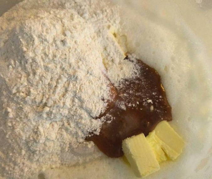 Торт с черносливом и сметанным кремом Торт с черносливом и сметанным кремом