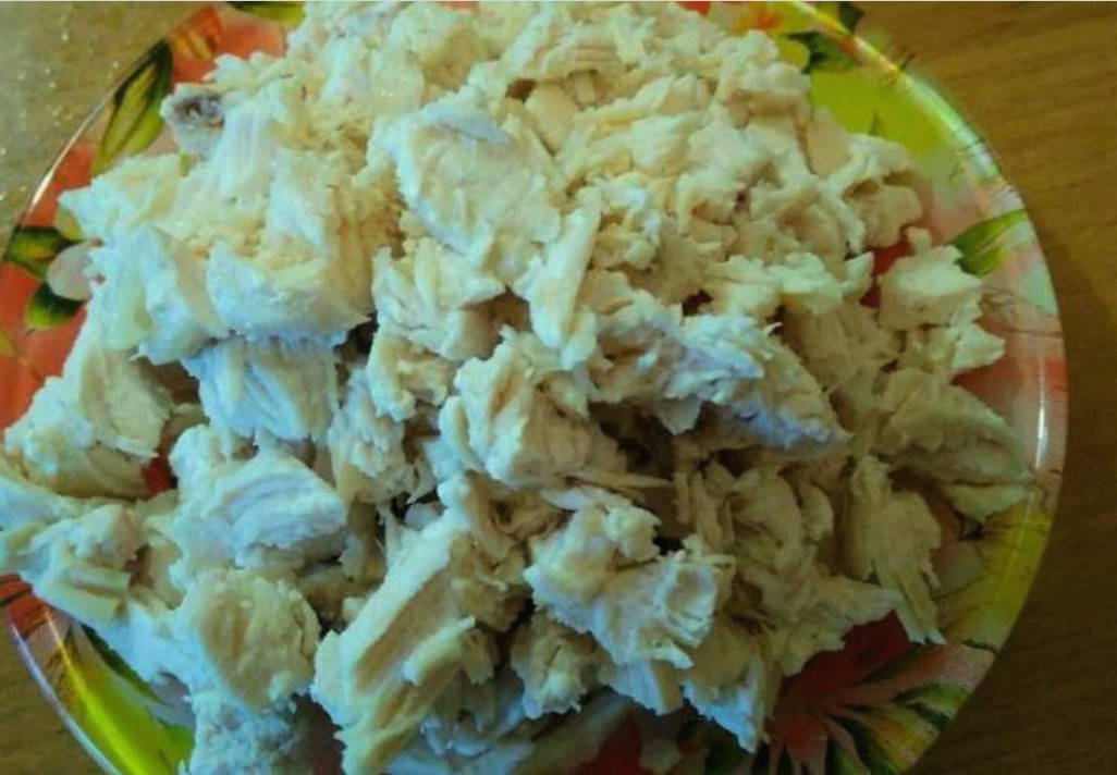 Салат «Принц» с курицей и грецкими орехами Салат «Принц» с курицей и грецкими орехами