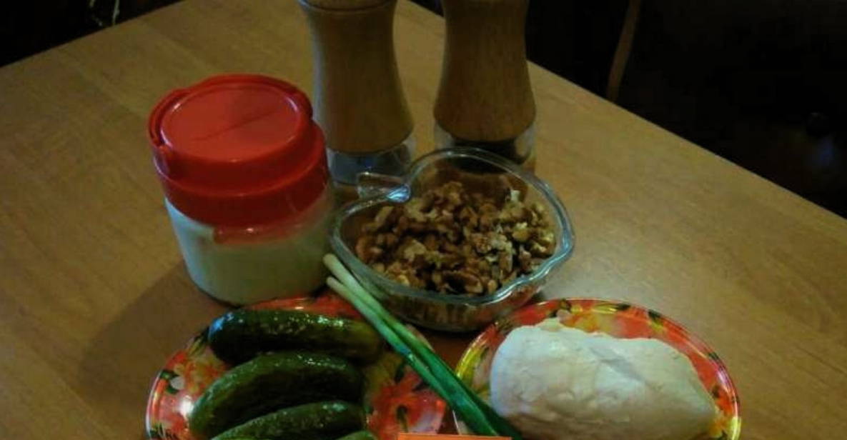 Салат «Принц» с курицей и грецкими орехами Салат «Принц» с курицей и грецкими орехами