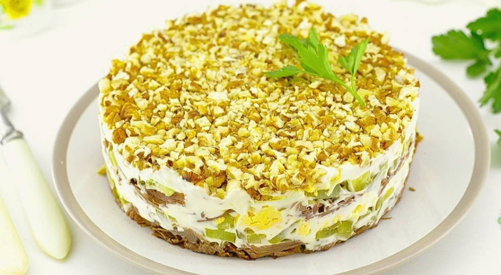 Салат «Принц» с говядиной и грецкими орехами