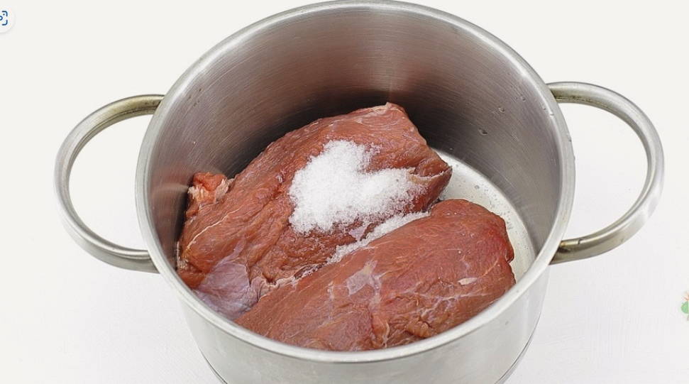 Салат «Принц» с говядиной и грецкими орехами Салат «Принц» с говядиной и грецкими орехами
