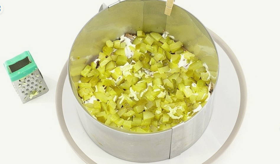 Салат «Принц» с говядиной и грецкими орехами Салат «Принц» с говядиной и грецкими орехами