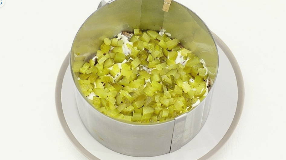 Салат «Принц» с говядиной и грецкими орехами Салат «Принц» с говядиной и грецкими орехами