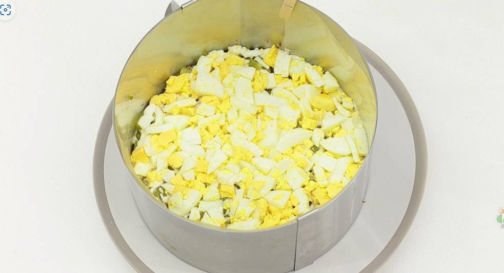 Салат «Принц» с говядиной и грецкими орехами Салат «Принц» с говядиной и грецкими орехами