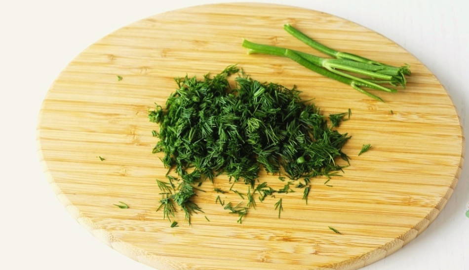 Салат "Прага" с курицей, черносливом и грецкими орехами