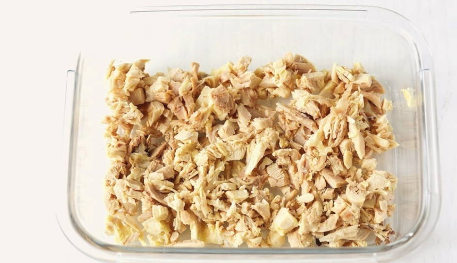 Салат "Прага" с курицей, черносливом и грецкими орехами