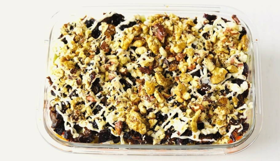 Салат "Прага" с курицей, черносливом и грецкими орехами