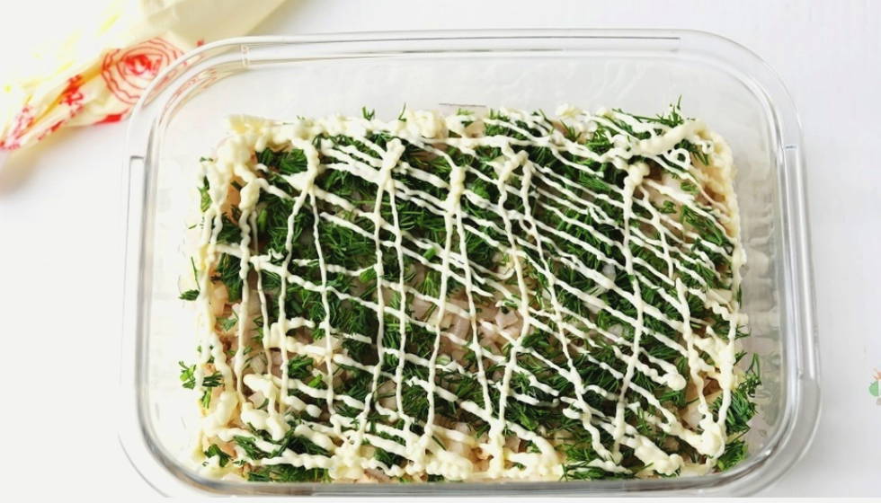 Салат "Прага" с курицей, черносливом и грецкими орехами