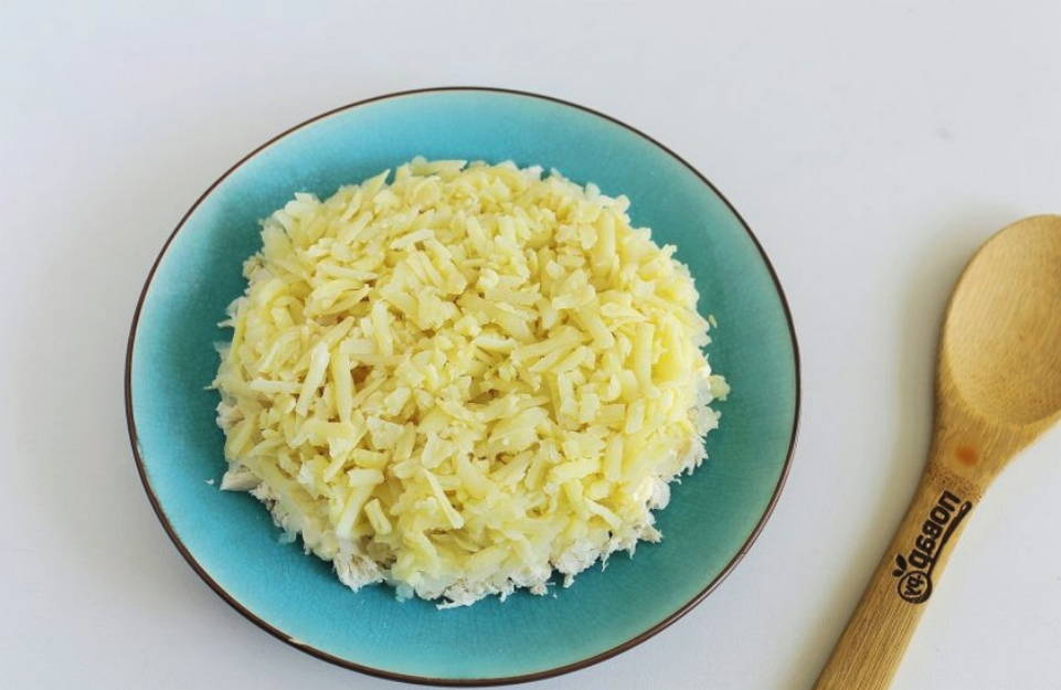 Салат "Облако" с курицей, яйцом и сыром