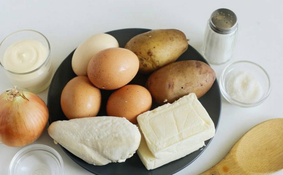 Салат "Облако" с курицей, яйцом и сыром