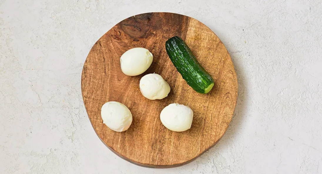 Салат "Неженка" с курицей, черносливом и грецкими орехами
