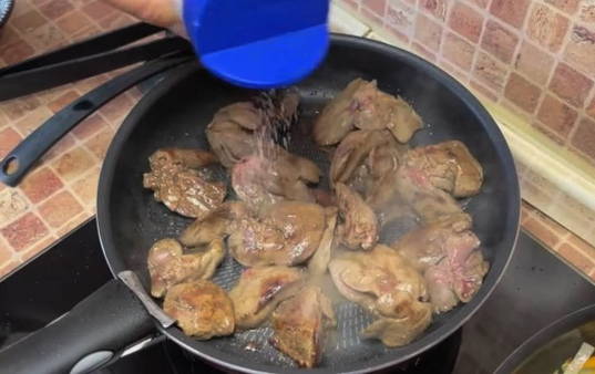 Салат «Пассажирский» с куриной печенью