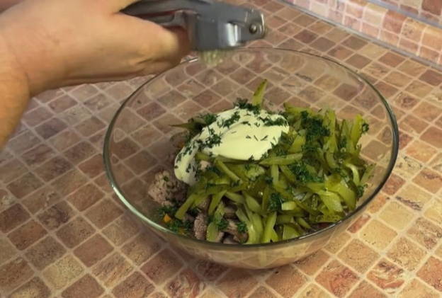 Салат «Пассажирский» с куриной печенью