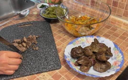 Салат «Пассажирский» с куриной печенью